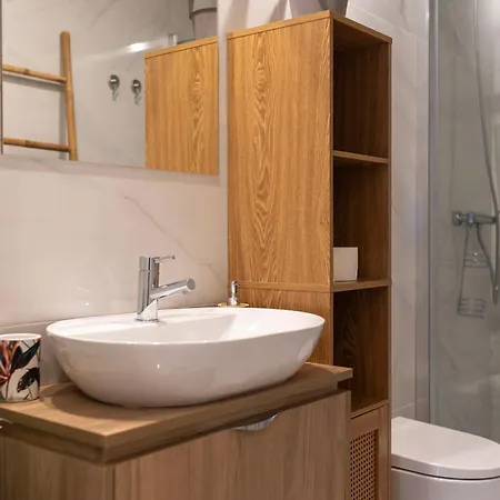 Apartment Exotic Flat With Shared Pool & Garden