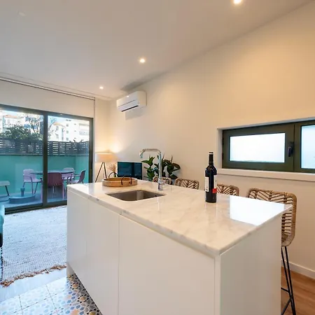 Apartment Exotic Flat With Shared Pool & Garden